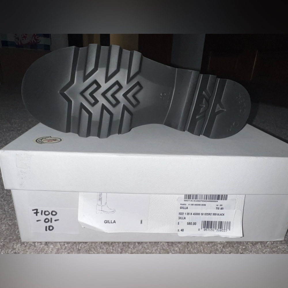 Moncler Gilla Boots 40